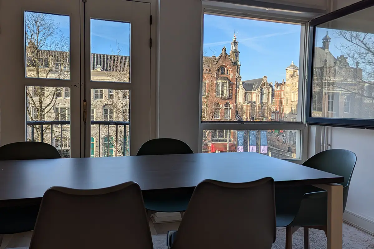 OnlineLabs kantoor aan de Herengracht Amsterdam met uitzicht op de Westerkerk